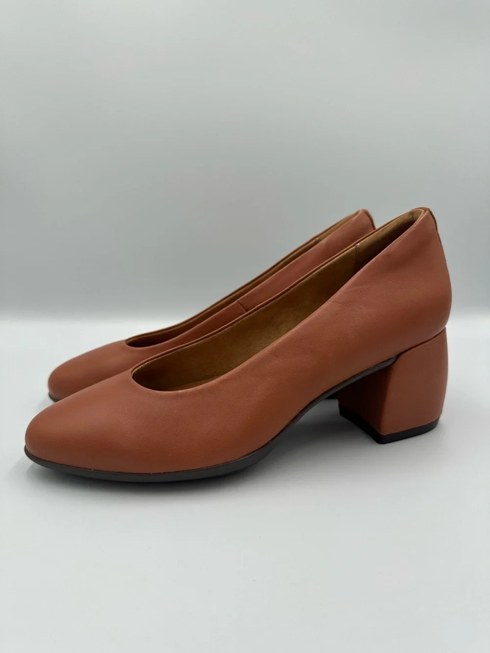 Hush Puppies Bounce Brown Leather Block Heels Women’s Size 7/7.5?